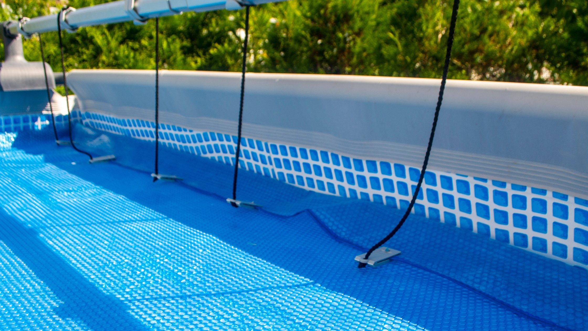 A solar pool cover bring benefits like heat-saving.